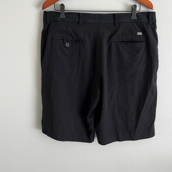 NIKE TIGER WOODS COLLECTION GOLF SHORTS IN BLACK SIZE 36 Waist - Picture 2 of 6